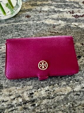 Tory Burch Robinson Small Pebbled Leather Wallet